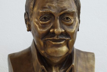 Bust of the Poet and Writer Tito Olívio